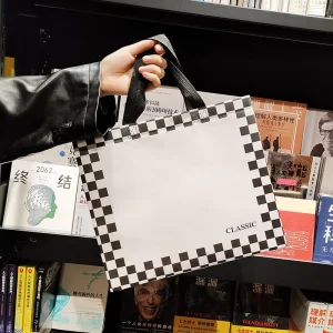 Geruit Gelamineerde Non-woven Luxe Tas Klassieke Waterdichte Verpakkingstas voor Kleding Aanpasbaar met logo