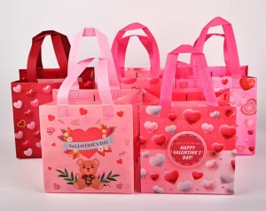 Sacs à emporter en tissu non tissé rose de Chengrui pour la Saint-Valentin avec logo en forme de cœur