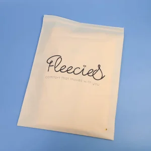 Kledingverpakking Zelfklevende Tas Aangepaste Bedrukte Plastic Kledingtas CPE Kleding Poly Tas voor T-shirt Broek Hoodie Verpakking