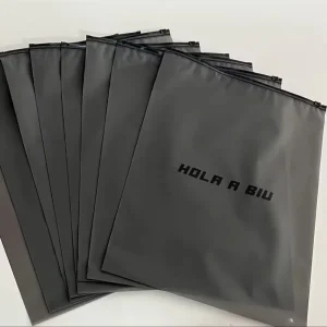 Individuelle biologisch abbaubare Kunststoffverpackungsbeutel T-Shirt Frosted Reißverschlussbeutel Badebekleidung Ziplock Kleidung transparente Beutel mit Logo