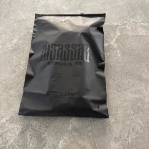 カスタムブラックロゴのフロステッドPEジップロックバッグ 再封可能な自己封止下着パッケージプラスチックジッパーバッグ