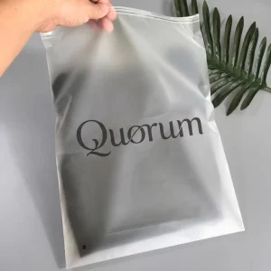 Aangepaste Frosted CPE Ritszak voor Kledingverpakking Plastic Slider Ziplock Zak voor T-shirt Broeken Cadeau Kledingopslag