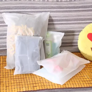 カスタムフロストプラスチックパッキングジッパーバッグ 衣類用布包装付き