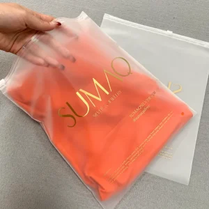 Maßgeschneiderte Logo-Kleidungsbeutel, transparente gefrostete PE-Tasche mit Reißverschluss