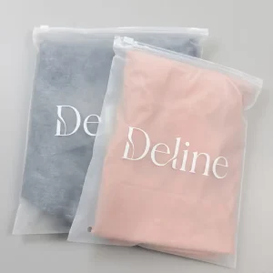 Individuelles Logo, mattierter CPE-Reißverschlussbeutel für Bekleidung, Kleidungsstücke, klarer, wiederverwendbarer T-Shirt- und Hosen-Zip-Lock-Verpackungsbeutel