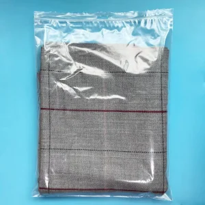 Maßgeschneiderte Logo-Rasterdruck wasserfeste LDPE Kunststoffverpackungs-Reißverschlussbeutel mit Aufhängeloch für Kleidung