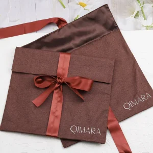 Benutzerdefinierte Logo Gedruckte Geburtstags- und Hochzeitsgeschenkverpackung Jute Umschlag Tasche mit Futter Satin Weiche Kleidung Aufbewahrung Jute Umschlag Tasche