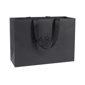 Aangepaste logo bedrukte kartonnen Bolsas winkel kleding zwarte retail draag luxe verpakkings geschenk papier zak met lint handvat