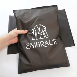 Aangepaste Logo Gedrukte Frosted CPE Plastic Zipper Tas voor Kleding Verpakking Matte Kleding Opslag Ziplock Tas voor T-shirt Broeken