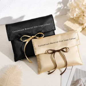 Benutzerdefinierter Logo-gedruckter rosa Satinumschlag Luxus Seiden Geschenkperücke Verpackungsstaubbeutel Kosmetik Aufbewahrungstasche für Haartextilverpackung