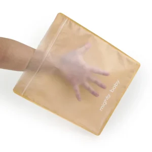 Op maat gemaakte logo bedrukking kledingverpakking, kraftpapier T-shirt ziplock zak met transparant venster