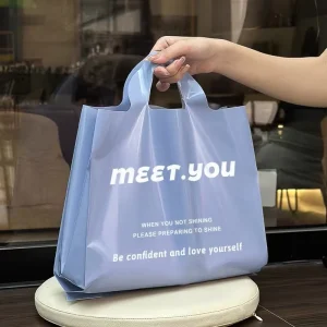 Borse per abbigliamento in plastica HDPE stampate personalizzate con fori, sacchetti trasparenti per abbigliamento, fornitore di imballaggi per shopping
