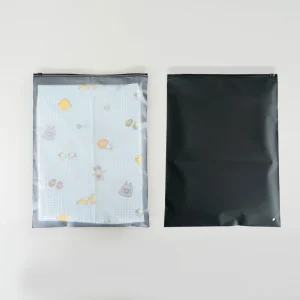 Benutzerdefinierte wasserdichte matte Reißverschlussverpackungsbeutel für Kleidung & Schuhe mit recycelbarem Material und benutzerdefiniertem Logo-Druck