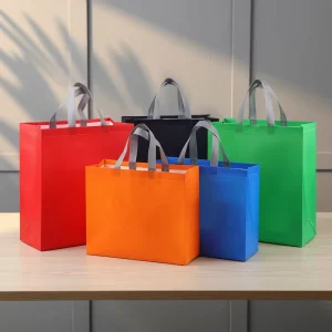 Sacs d'emballage en tissu non tissé personnalisables avec logo imprimé, sacs de shopping colorés pour magasins de vêtements, stock disponible