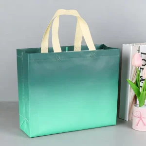 Aangepaste bedrukte non-woven tas, milieuvriendelijk en recyclebaar voor logo-verpakking tijdens het winkelen