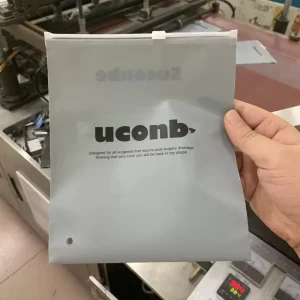 Benutzerdefinierte Reißverschluss-Bekleidungsverpackungstasche, T-Shirt-Taschen, Plastiktüten für Unterwäsche, CPE-Reißverschlusstaschen für Bekleidungsgeschäfte