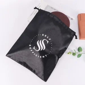 Zugbeutel benutzerdefinierte Geschenkverpackung Staub Satinbeutel mit Logo für Hüte