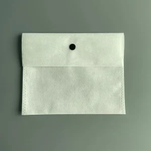 Saco Envelope de Vestuário Personalizado Branco Não Tecido Ecológico com Botão de Plástico para Embalagem