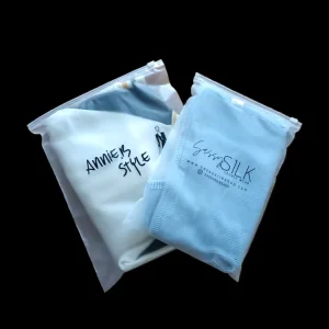 Milieuvriendelijke recycleerbare matte hersluitbare rits PE verpakkingszakken voor kleding, sokken, schoenen en bont met op maat gemaakt logo