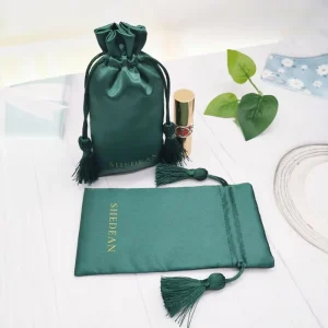 Fabrikdirekter, recycelbarer Satin-Zugbeutel für Unterwäsche, Maskenabdeckung, doppelseitige Quasten, textile Verpackung