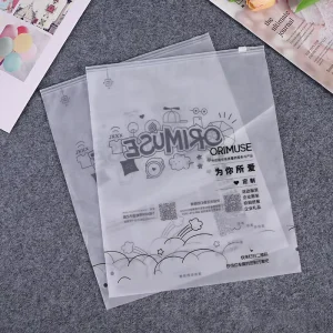 Hoogwaardige op maat gemaakte logo ritsverpakkingszakken, PE plastic kledingzakken voor kleding