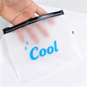 Sacos plásticos de PE de alta qualidade para T-shirts e roupas, saco com fecho de correr personalizado, embalagem autocolante para vestuário