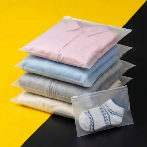 Matte PE kledingzak plastic ziplock zak met luchtventilatie voor kledingverzending professionele retail verpakkingszak