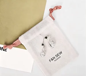 Recycelbare Zugband Schmuckbeutel Kleine Baumwoll-Canvas Ohrringe und Halsketten Tasche für Textilverpackung und Geschenke