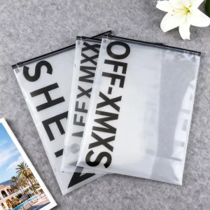 Wasserdichte PE-Reißverschluss-Bekleidungsverpackungstaschen mit benutzerdefiniertem Logo für Socken und Pelzbekleidung