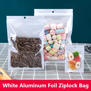 Sacos de Zíper Suspensos com Frente Transparente e Fundo Branco, Acabamento Metalizado para Armazenamento de Alimentos, Aceita Logotipo Personalizado