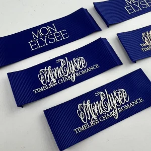 Benutzerdefinierte 3D-Stereosilikon-Bekleidungslabels, Kragenlabels mit Markenname für Hemden, Hosen, Kleider, Taschen