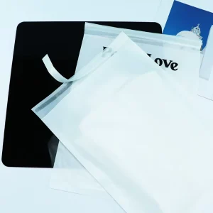 Benutzerdefinierte biologisch abbaubare Glassine-Papiertasche für Bekleidungsverpackungen Umweltfreundliche recycelbare durchsichtige Beutel für Modekleidung