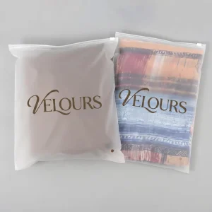 Sacs à vêtements en PE CPE givrés personnalisés, sacs de conditionnement pour vêtements, sacs refermables, logo personnalisé OEM