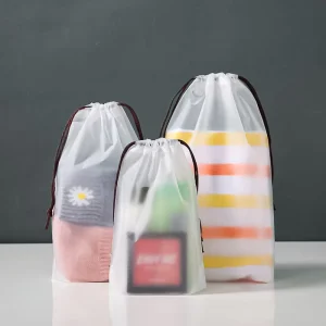 Grand sac en plastique à cordon personnalisé avec logo imprimé, sacs en plastique givré PE pour emballage cadeau, poly sac pour vêtements