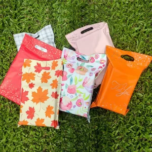 Aangepast Logo Roze Grote Eco Gerecycleerde Poly 120 Micron Koeriers Kledingverpakkings Verzendtas Handvat voor Sokken Vacht Lichtgewicht