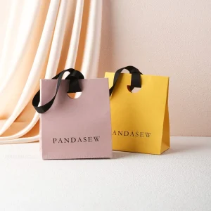 Borsa di imballaggio con logo personalizzato stampato, borsa della spesa in carta kraft con manico