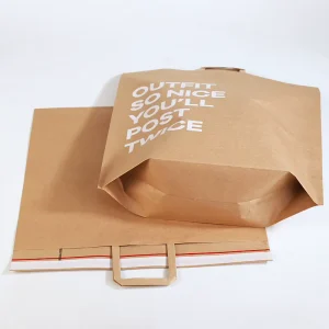 Bolsa de papel kraft biodegradable autoadhesiva impresa personalizada, con bolsas de envío reciclables para ropa