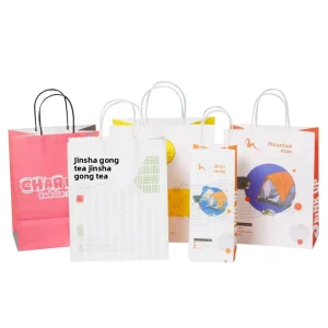 Kraftpapierbeutel mit benutzerdefiniertem Druck und recycelbaren Griffen für Geschenkverpackungen