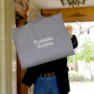 Benutzerdefinierte bedruckte Logo faltbare Bekleidungsverpackungstasche, wiederverwendbare Vliesanzugabdeckung, staubdichter Organizer, große Kapazität