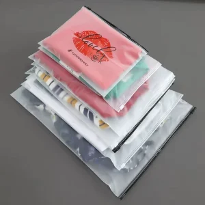 Saco de fecho zip transparente e impermeável com logótipo personalizado, sacos mate acetinados para vestuário, acesso com fecho para fácil armazenamento