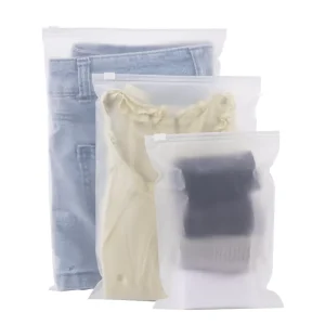Sac à T-shirt en plastique polyéthylène mat réutilisable, imperméable, avec impression de logo pour emballage de vêtements, chaussures, chaussettes