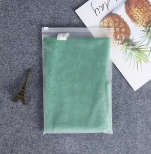 Maßgeschneiderte wasserdichte frosted Reißverschluss-Plastik-Recycling-Zip-Blockverpackungsbeutel für Kleidung 10X13 Kleid T-Shirt