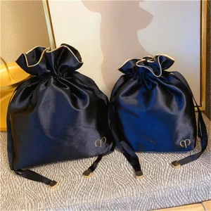 Bolsa de satén de doble capa azul oscuro con cordón para almacenamiento de maquillaje, 20*30cm, tamaño con logo personalizado