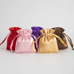 Kantong Belanja Pouch Ringan Polyester Penutup Tali Logo Kustom Dapat Digunakan Kembali untuk Kemasan Hadiah Pesta