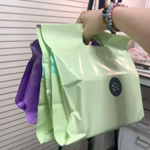 Sac en mailer en matériau écologique pour l'emballage des vêtements, sacs en polyéthylène imprimés avec poignée, sac de livraison express