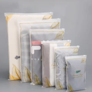 Kantong Zip Lock Berkualitas Tinggi untuk Kemasan Pakaian PVC PE Hitam Doff dengan Cetak Logo Kustom