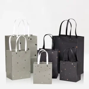 Koreanische Verpackungstaschen mit bedrucktem Logo Geschenktüten aus hochwertigem PVC mit Nieten