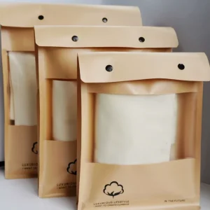 Kraftpapier achtzijdig verzegelde zak met helder venster en drukknoppen aangepast logo kleding beddengoed dekbedovertrek verpakkingszak
