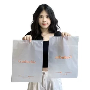 カスタムマットホワイトスモークプラスチックジッパーバッグ カスタムロゴ印刷付き プラスチックTシャツギフトプラスチックジッパーバッグ