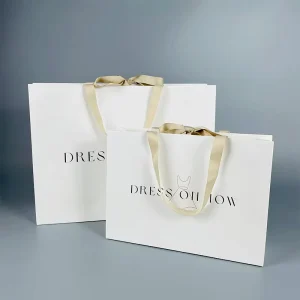 Luxuriöse Geschenkpapier-Tasche mit Goldfolie für Schmuckverpackung mit goldenen Bändern